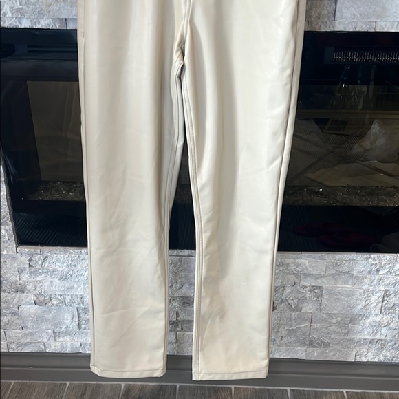 NWT Abercrombie & Fitch Cream 90s Straight Leg High Rise Vegan Leather 2/26 - Picture 5 of 10
